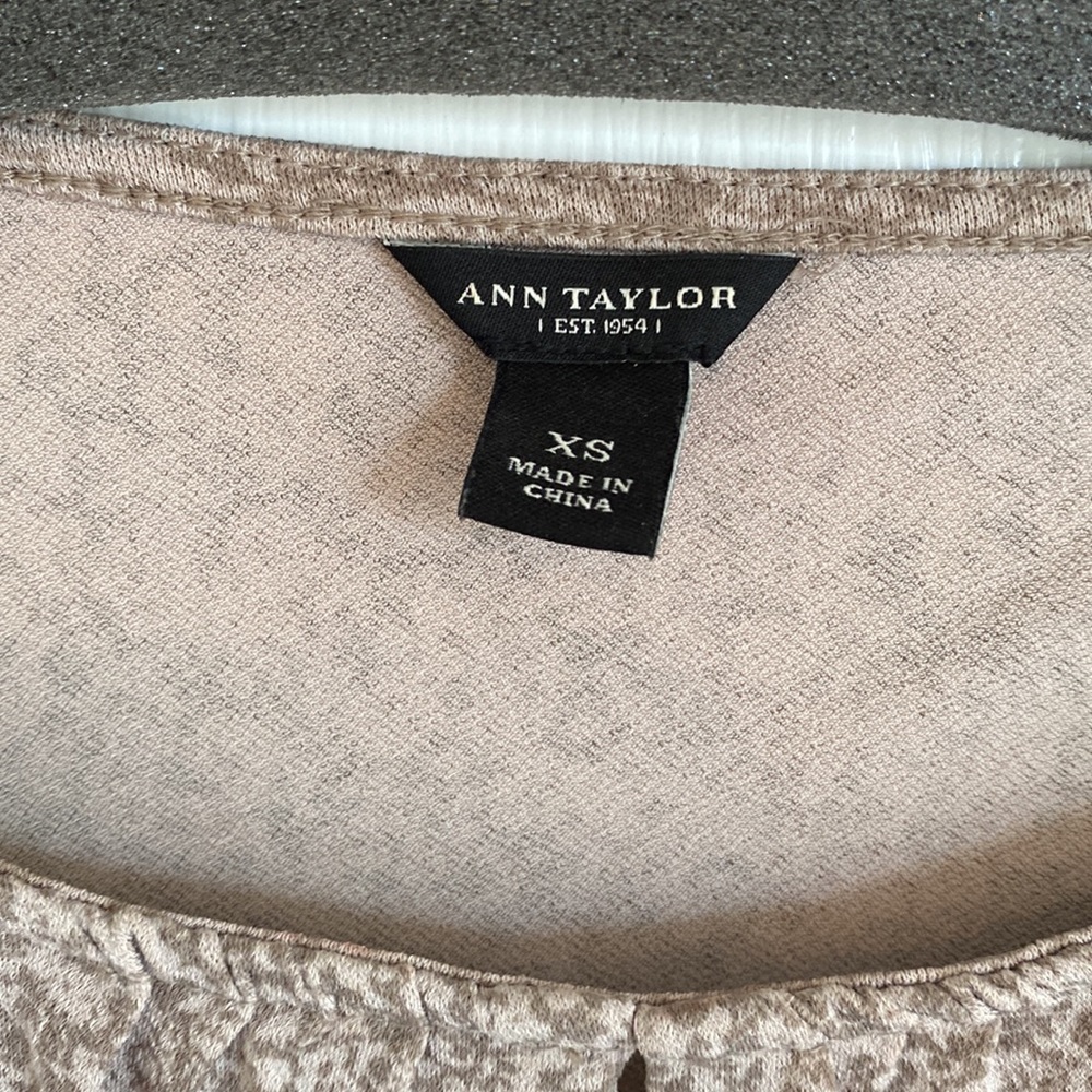 ANN TAYLOR top - Picture 2 of 3